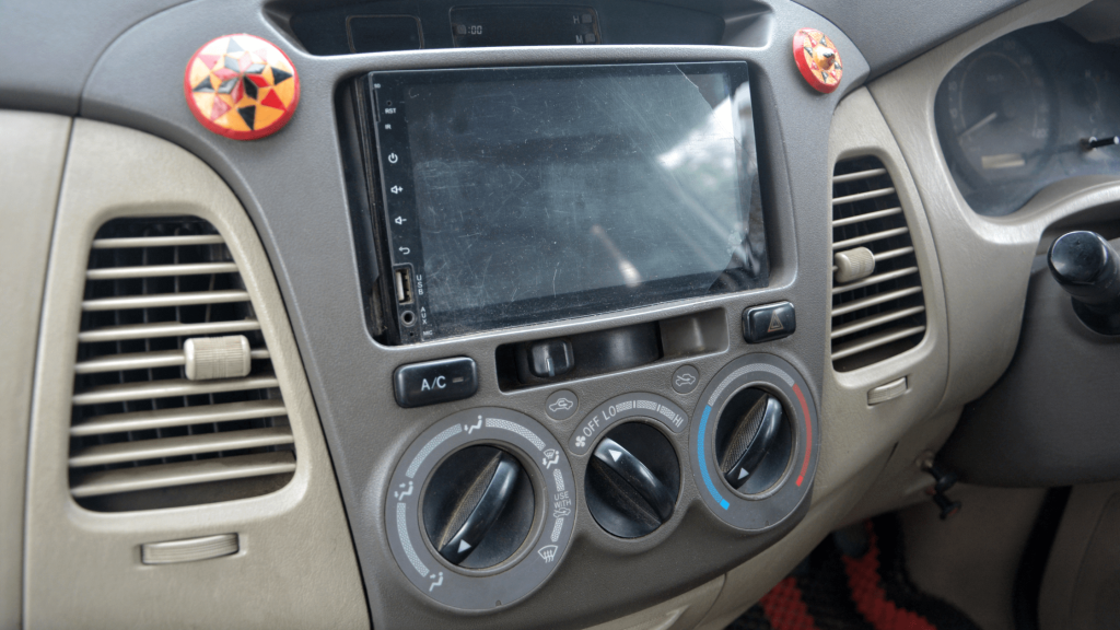 Third Tip for improve the performance of car ac - Switch AC to recirculation mode